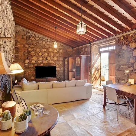 Casa Del Lagar * Las Toscas